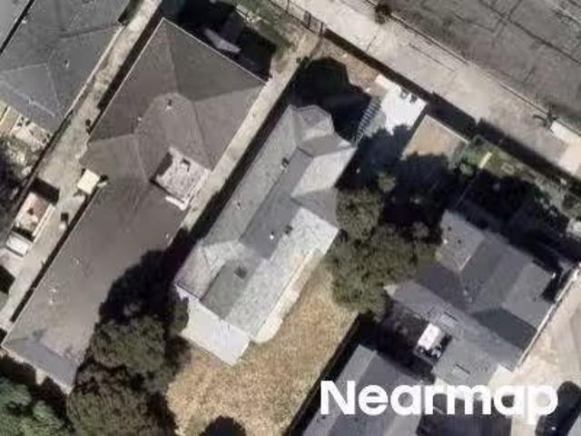 House for sale in Oakland