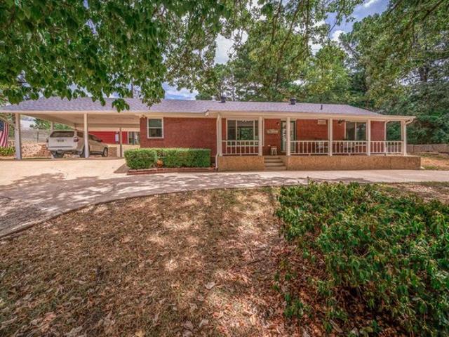 House for sale in Henderson, Texas