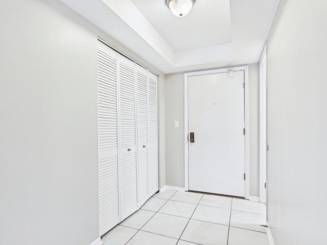 Condo for sale in Lake Bluff, Illinois