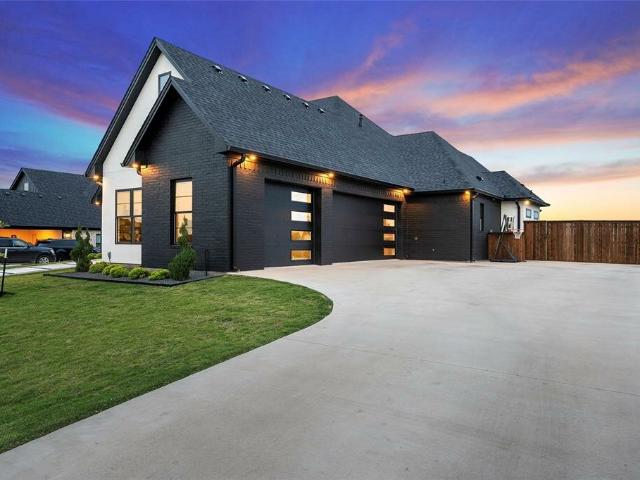 House for sale in Woodway