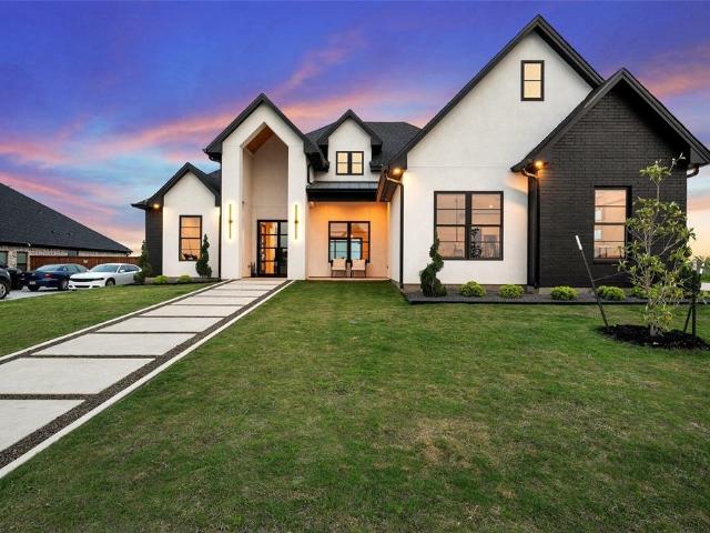 House for sale in Woodway