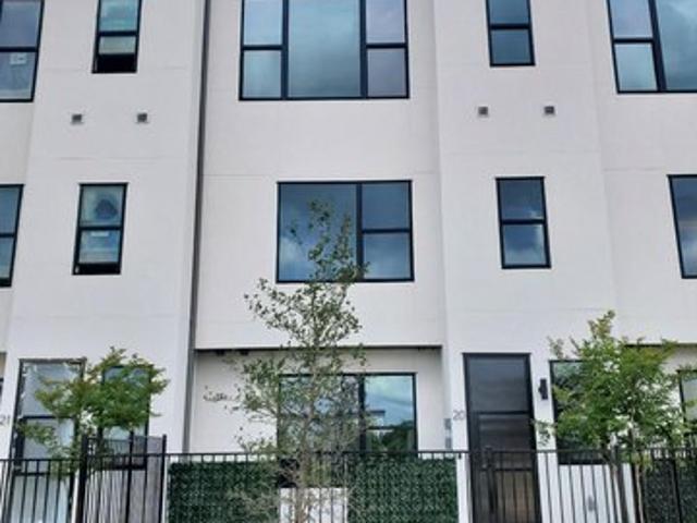 Townhouse for sale in Farmers Branch, Texas