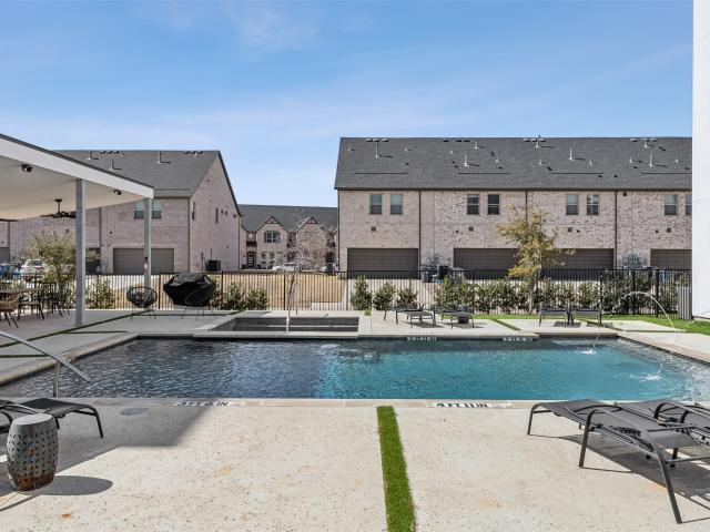 Townhouse for sale in Farmers Branch