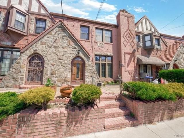 House for sale in Queens, Arverne