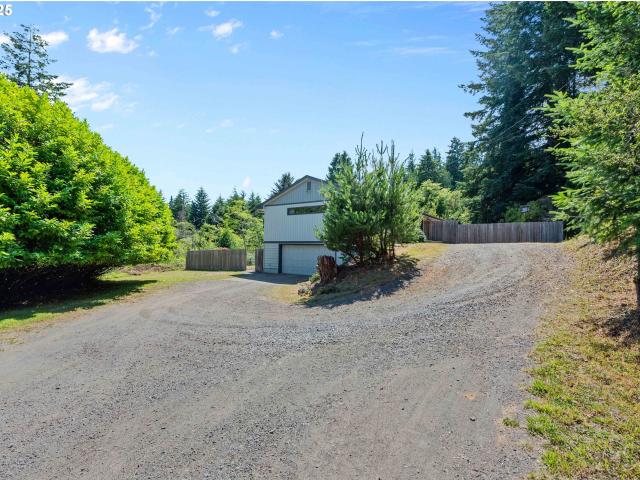 House for sale in Coos Bay