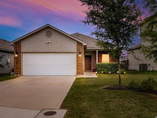 House for sale in Saint Hedwig, Texas