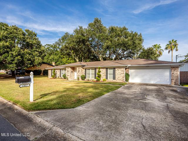 House for sale in Ocean Springs, Mississippi