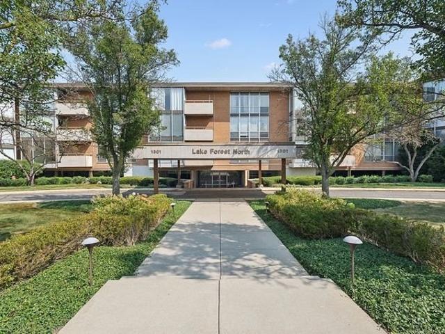 Condo for sale in Lake Forest, Lake County