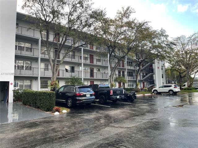 Condo for sale in Pembroke Pines, Florida