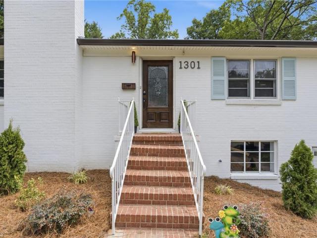 House for sale in Pfafftown, North Carolina