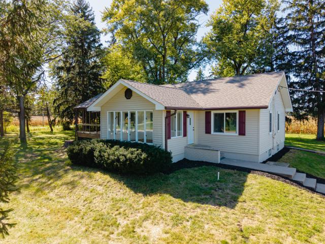 House for sale in De Motte, Jasper County