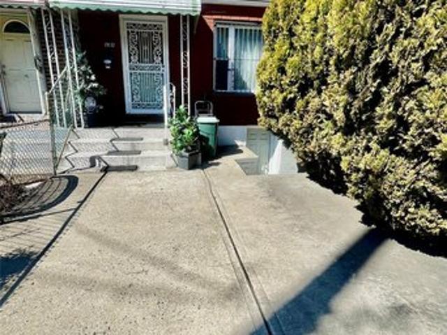 House for sale in Queens, Arverne