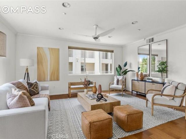 Townhouse for sale in Hawthorne