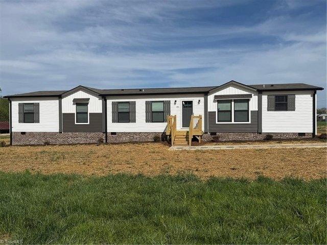House for sale in Ronda, North Carolina