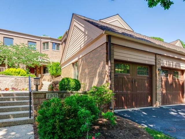 Condo for sale in Hinsdale, Illinois