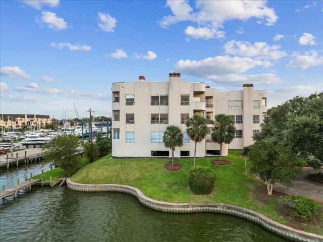 Condo for sale in Clear Lake Shores, Galveston County