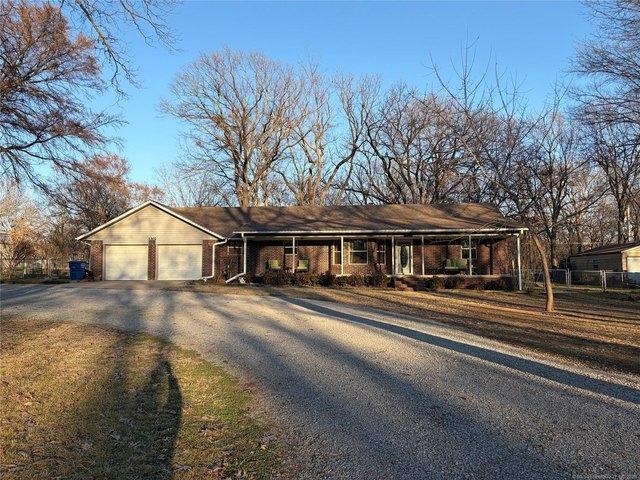 House for sale in Chouteau, Oklahoma