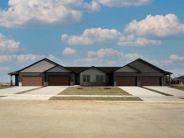 Townhouse for sale in Oswego, Illinois