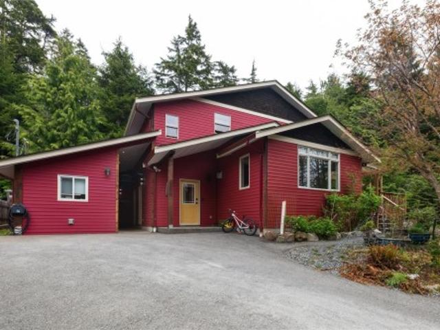 House for sale in Clayoquot, British Columbia