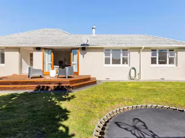 House for sale in Chaslands, Canterbury
