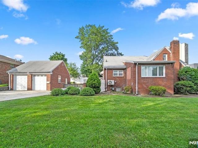 House for sale in Fort Lee, New Jersey