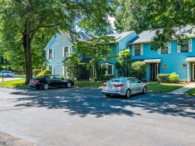 Townhouse for sale in Edison, New Jersey