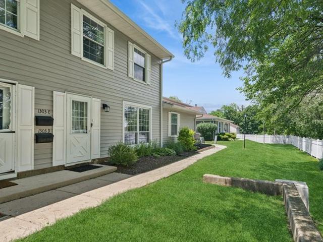 Condo for sale in Wheaton, Illinois