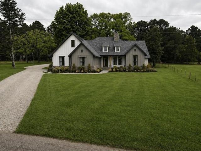 House for sale in Lindale, Smith County
