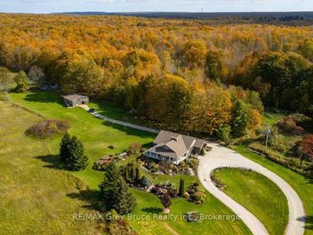 House for sale in Georgian Bluffs, Southwestern Ontario
