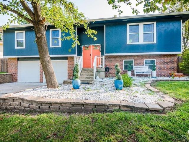 House for sale in Manhattan, Riley County