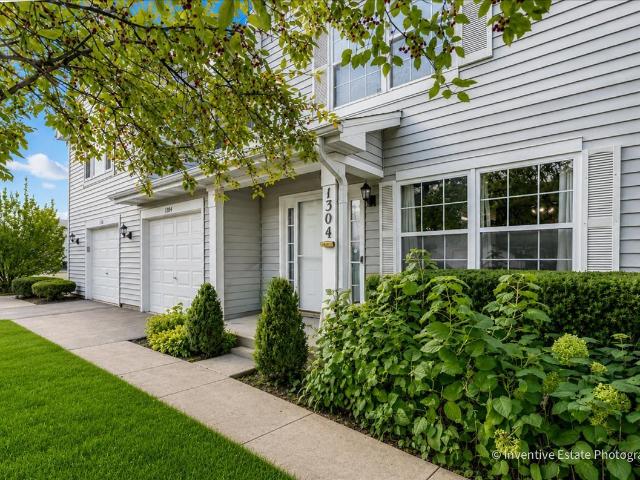 Townhouse for sale in Mundelein, Illinois