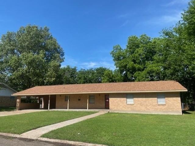 House for sale in Clarksville, Texas