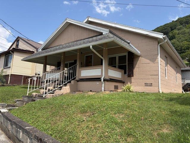 House for sale in Hinton, West Virginia