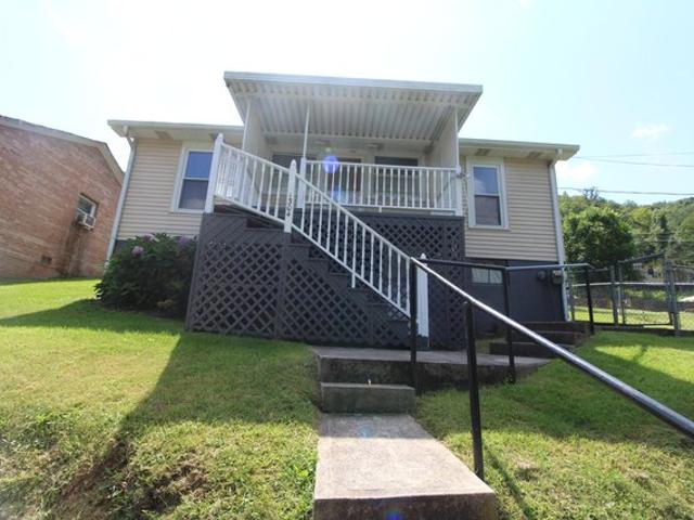 House for sale in Hinton, West Virginia