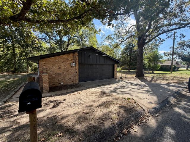 House for sale in Le Marie Addition, White Oak