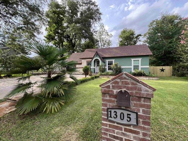 House for sale in Harrison, Texas