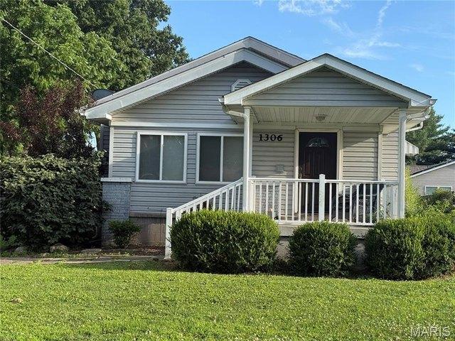House for sale in South Roxana, Illinois