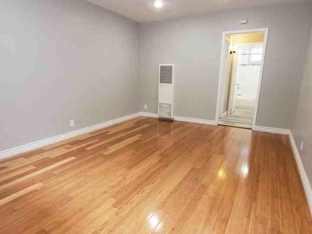 Apartment for rent in Canoga Park, California