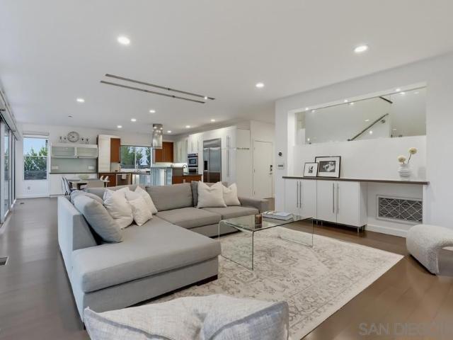House for sale in La Canada Flintridge, California