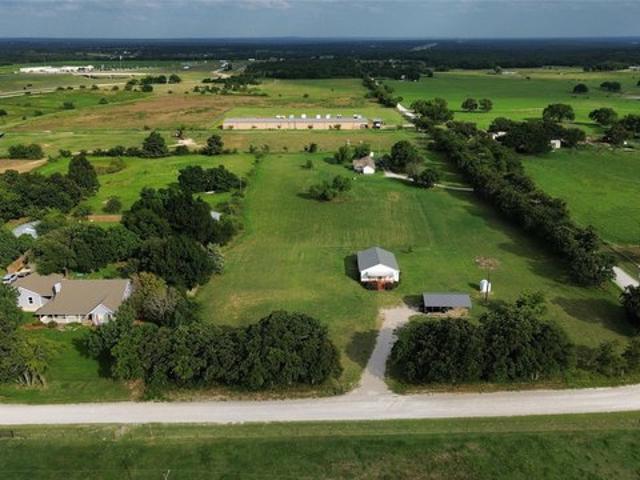 House for sale in Bowie, Texas