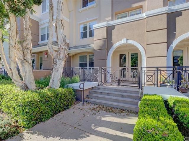 Townhouse for sale in Canoga Park, California