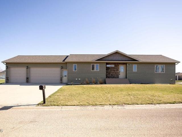 House for sale in Jamestown, Stutsman County