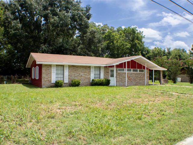 House for sale in Clarksville, Texas