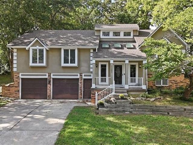 House for sale in Stonecreek, Blue Springs
