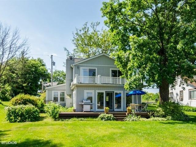 House for sale in Mchenry, Illinois