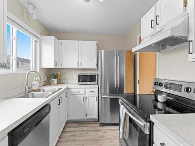 Townhouse for sale in Eden Prairie, Hennepin County