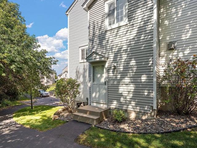 Townhouse for sale in Eden Prairie, Hennepin County