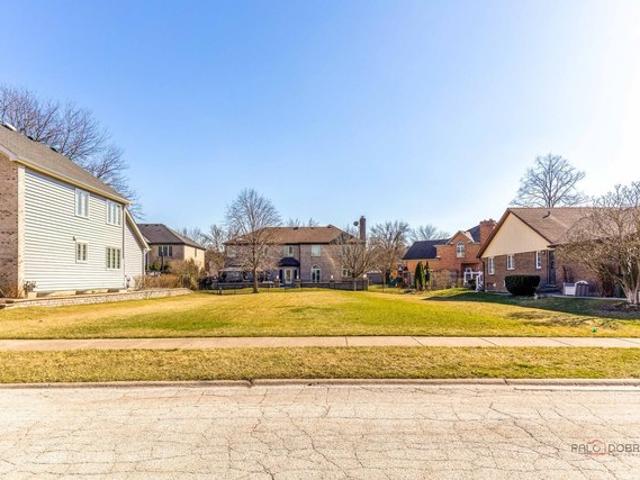 Land for sale in Arlington Heights, Illinois