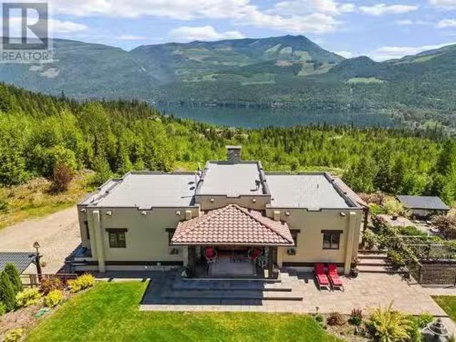 House for sale in Lumby, British Columbia