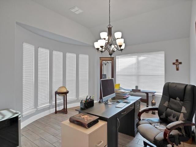 House for sale in Crowley